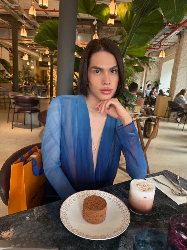 MODELO ROSTO ENCANTADOR FIESTERO Y MAJO