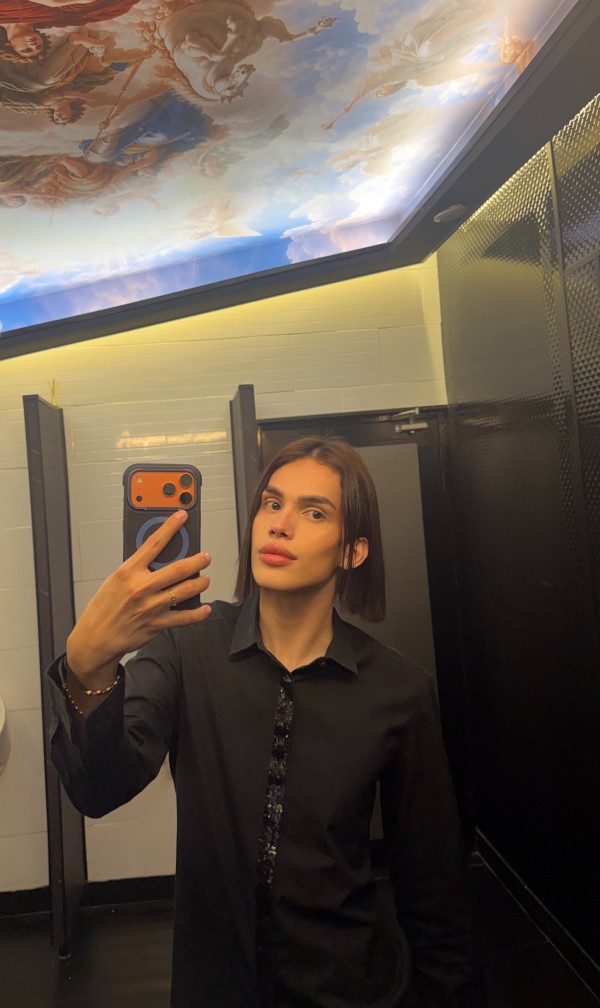 MODELO ROSTO ENCANTADOR FIESTERO Y MAJO