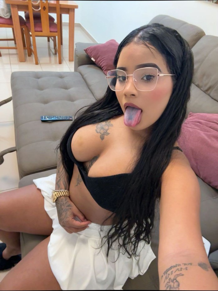SOLO SALIDAS COÑITO ESTRECHO DESEANDO FOLLAR RICO