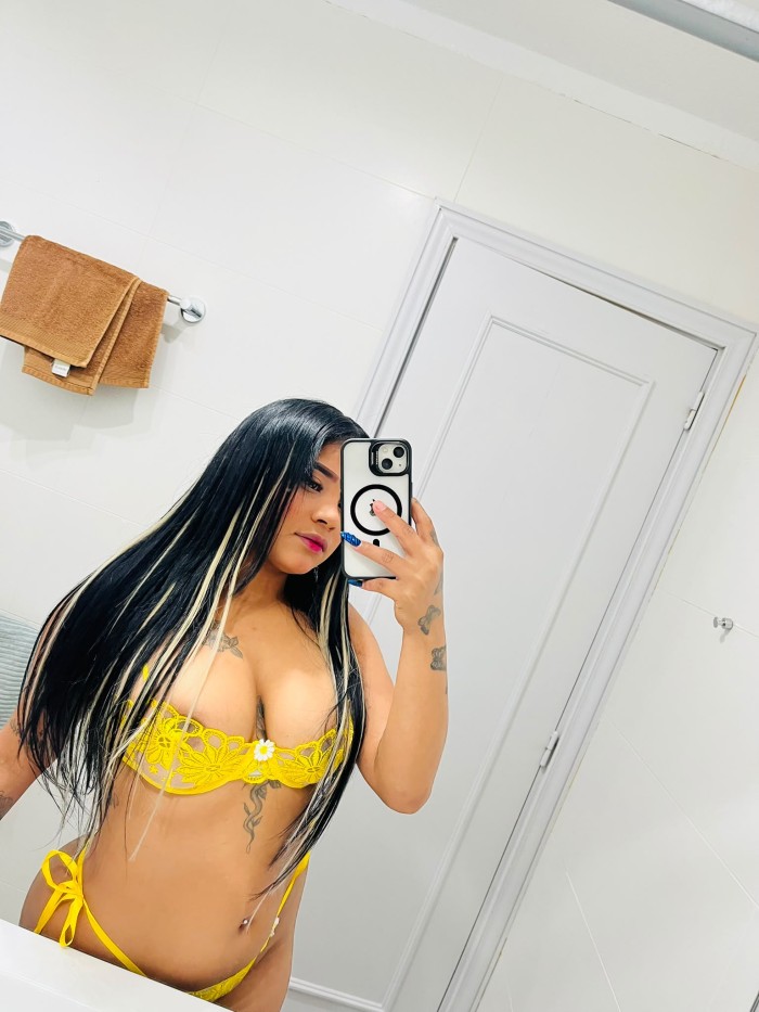 SOLO SALIDAS COÑITO ESTRECHO DESEANDO FOLLAR RICO
