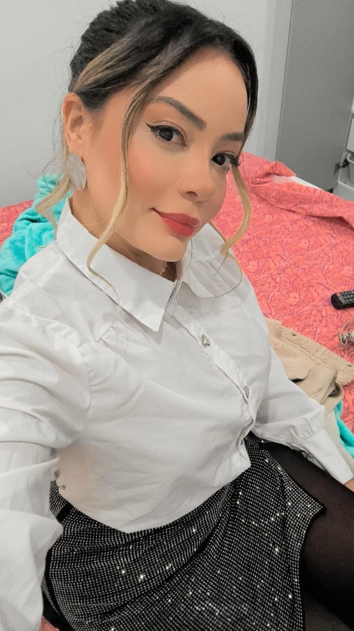 Yasmi una chica muy amable y viciosa