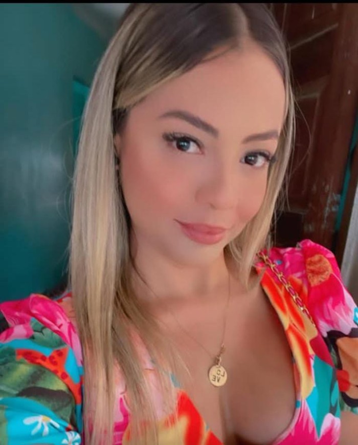 Yasmi una chica muy amable y viciosa