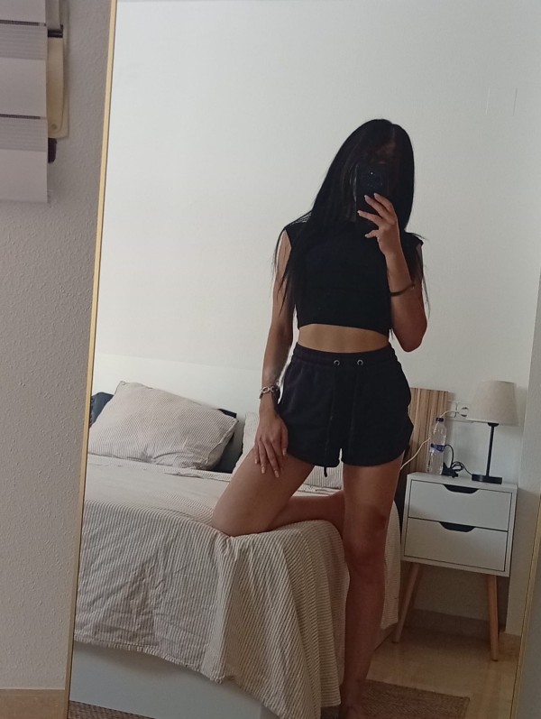 CLAUDIA, JOVENCITA ESPAÑOLA DE 23 AÑOS DELGADITA