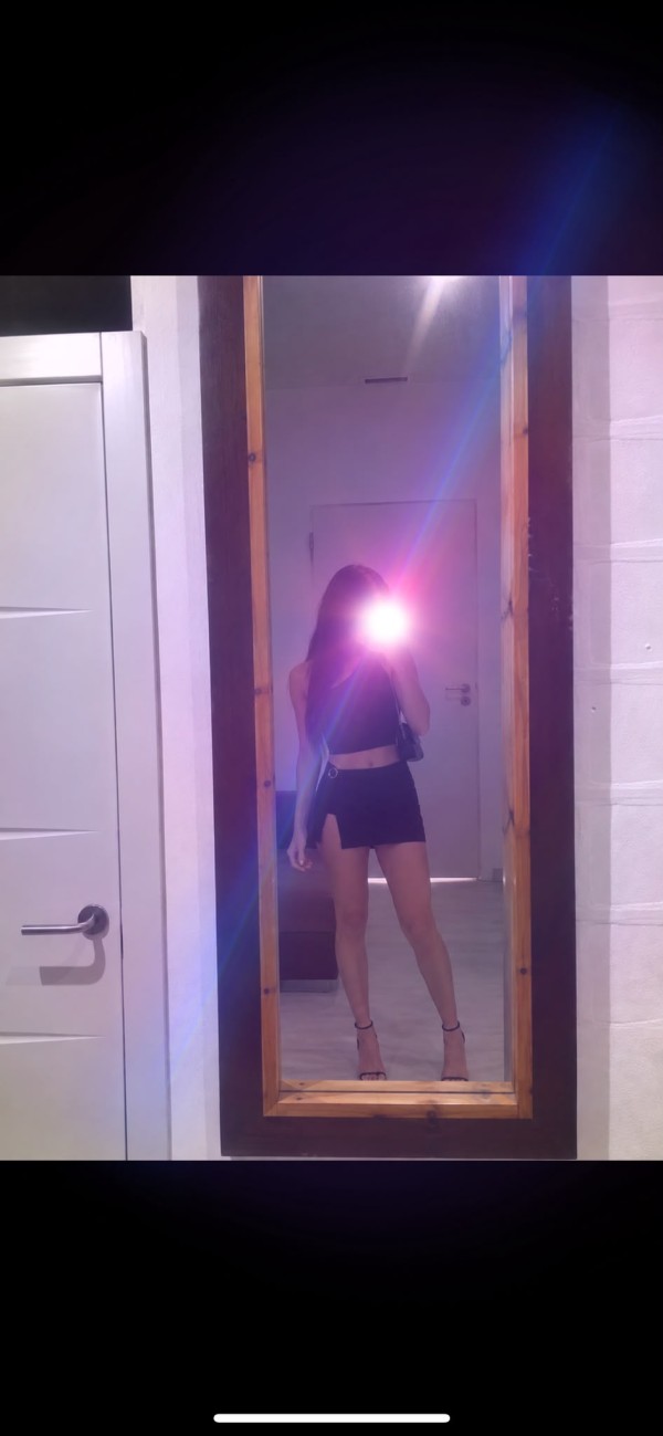 CLAUDIA, JOVENCITA ESPAÑOLA DE 23 AÑOS DELGADITA