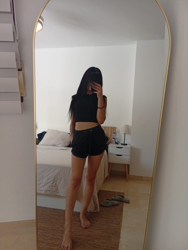 CLAUDIA, JOVENCITA ESPAÑOLA DE 23 AÑOS DELGADITA