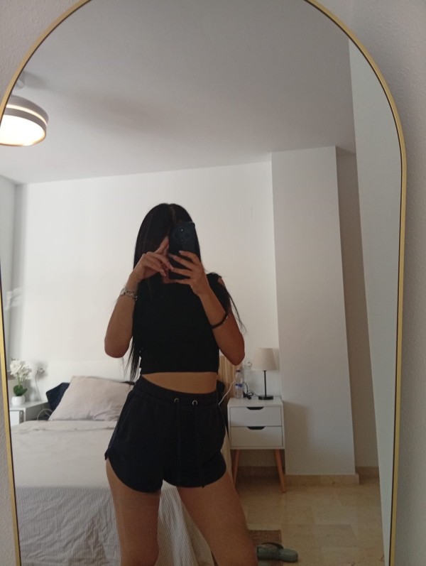 CLAUDIA, JOVENCITA ESPAÑOLA DE 23 AÑOS DELGADITA