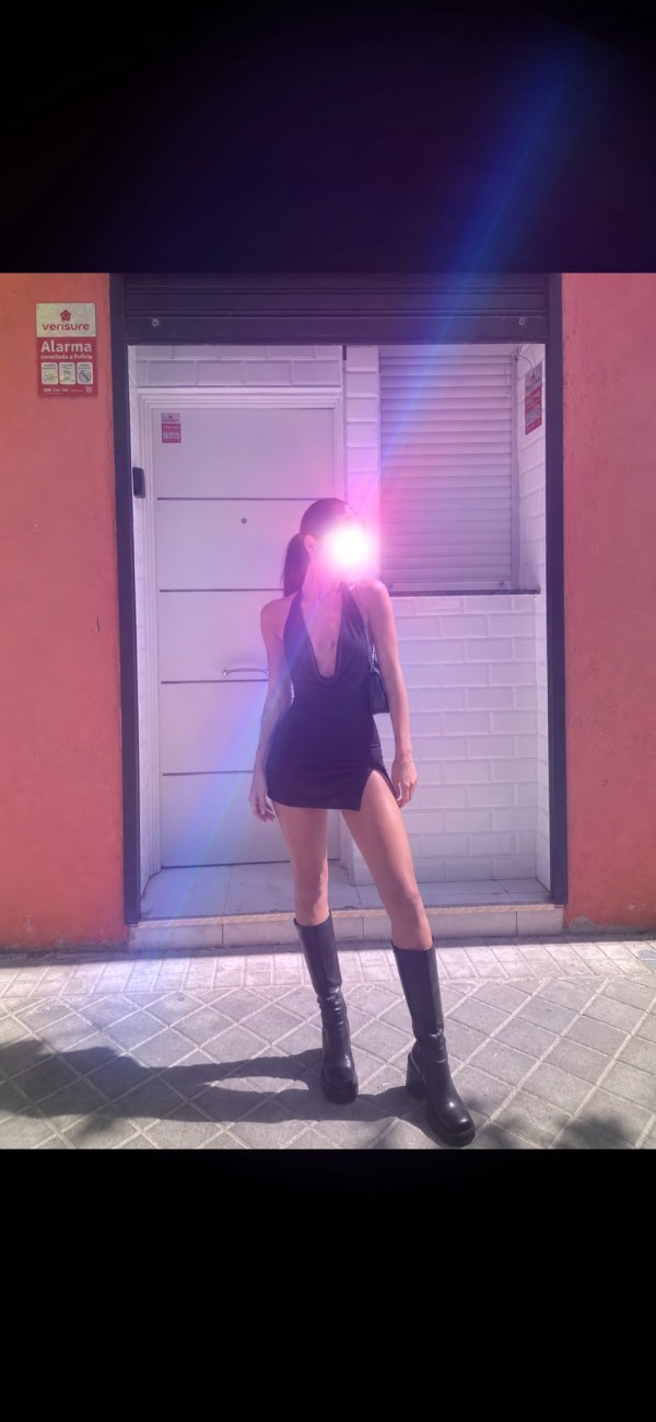 CLAUDIA, JOVENCITA ESPAÑOLA DE 23 AÑOS DELGADITA