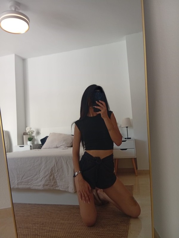 CLAUDIA, JOVENCITA ESPAÑOLA DE 23 AÑOS DELGADITA