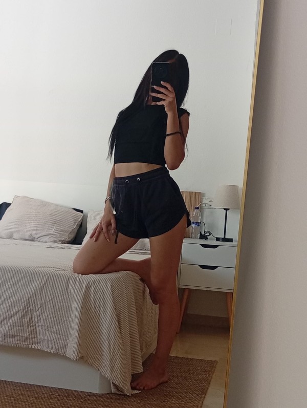 CLAUDIA, JOVENCITA ESPAÑOLA DE 23 AÑOS DELGADITA