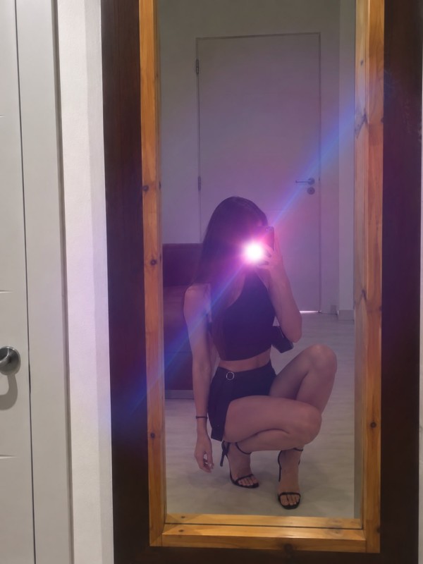 CLAUDIA, JOVENCITA ESPAÑOLA DE 23 AÑOS DELGADITA