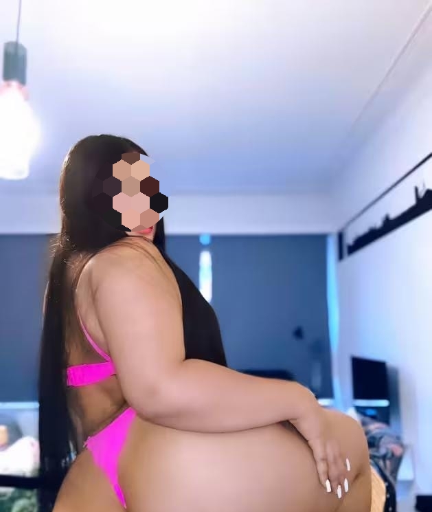 Giorgina Curvy caliente con ganas de marcha