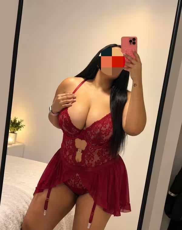 Giorgina Curvy caliente con ganas de marcha