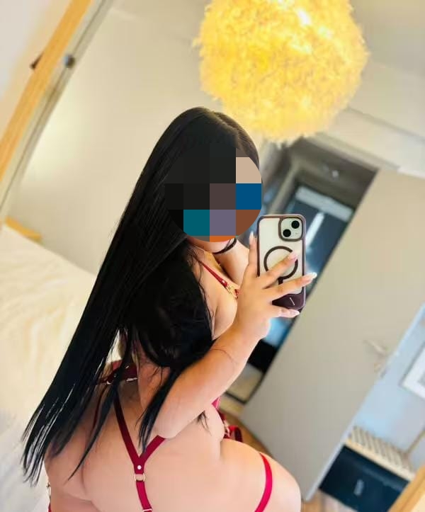 Giorgina Curvy caliente con ganas de marcha