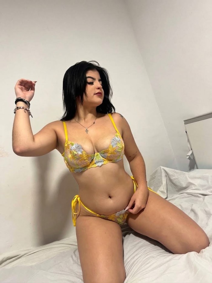 RICA LATINA CON GANAS DE TU LECHITA