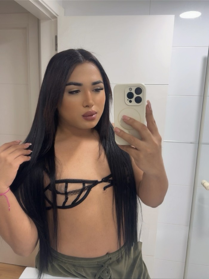 Colombiana pollona lechera disponible 24 leche
