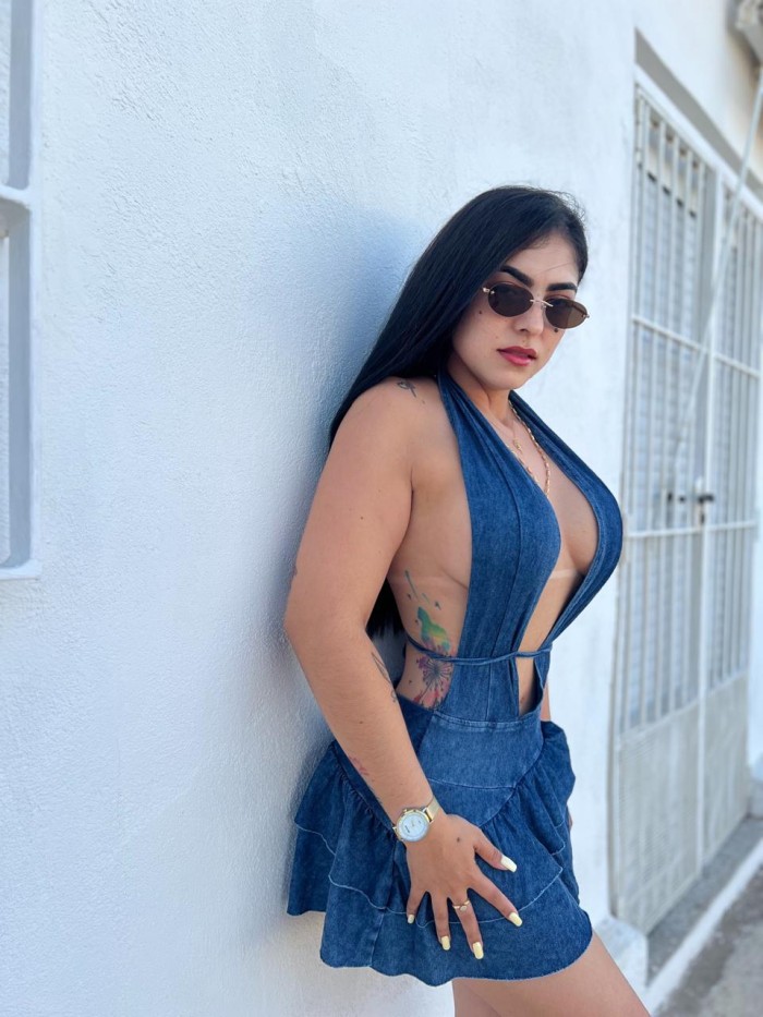 LATINA VERSÁTIL Y COMPLACIENTE DE PASO PEÑISCOLA