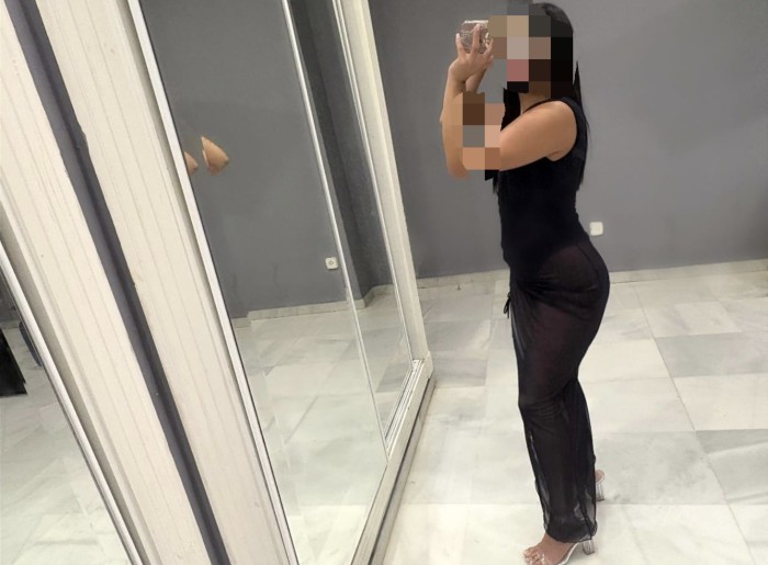 Jovencita muy cachonda Y cañera