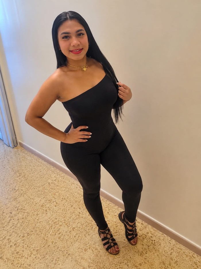 Latína atractiva adicta al sexo fiestera 24hr