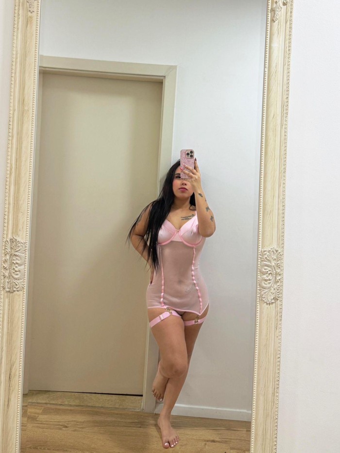 UNA HERMOSA JOVEN EN AGUADULCE