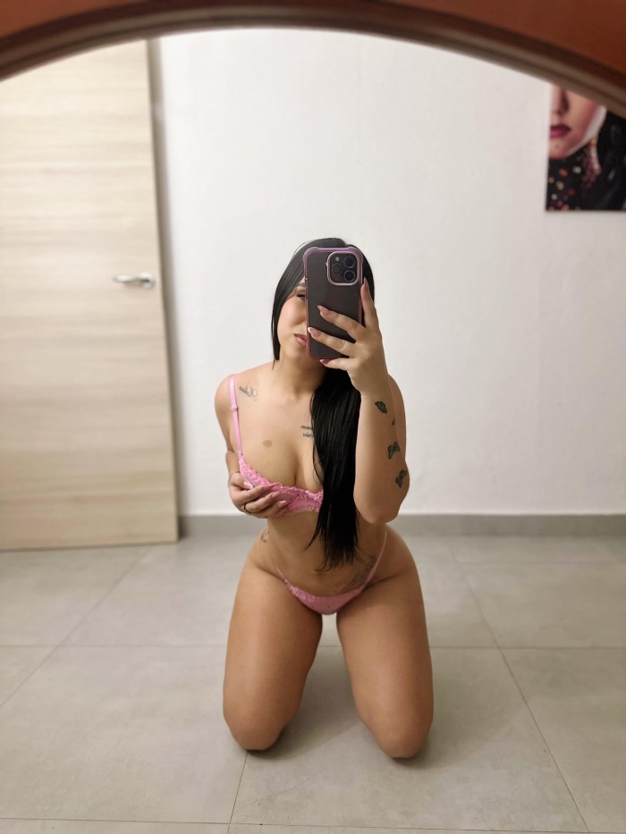 UNA HERMOSA JOVEN EN AGUADULCE