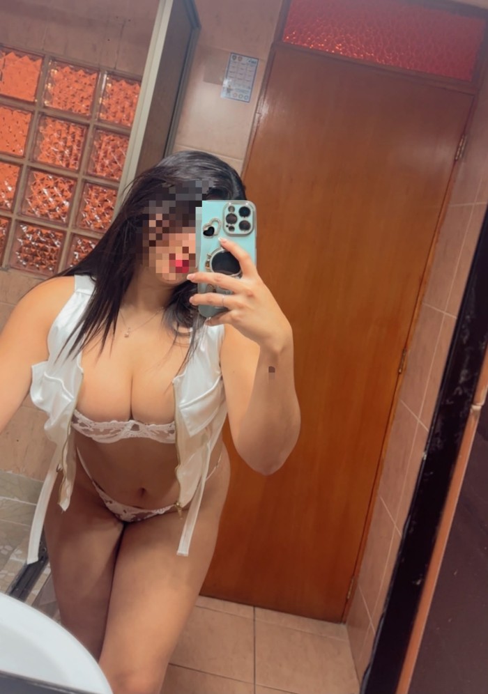 JOVENCITA EN BUSCA DE POLLAS