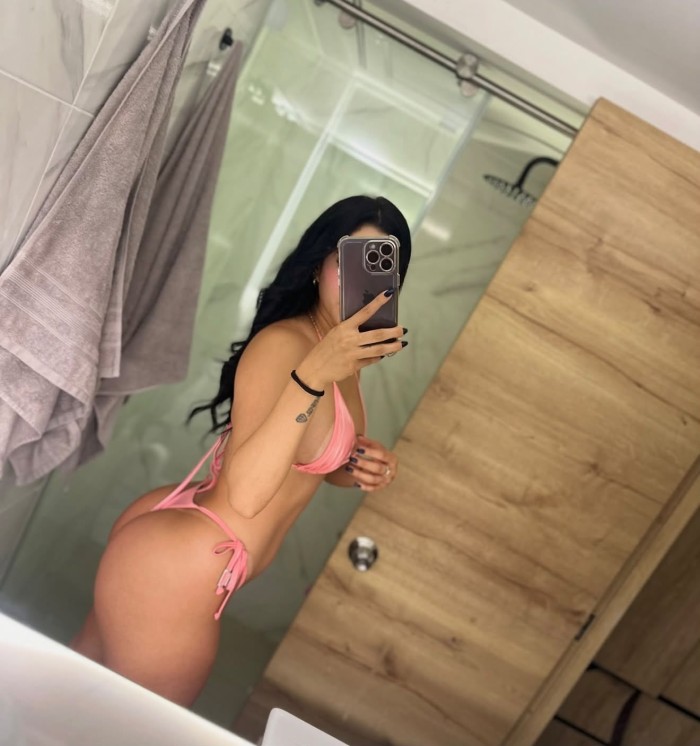 DELICIOSA EXQUISITA IMPLICADA DESEOSA DE PLACER