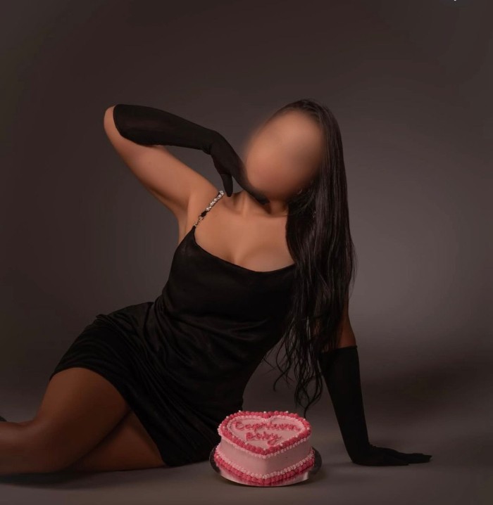 SOY TU CHICA ADICTA A LA FIESTA Y AL SEXO A TOPE