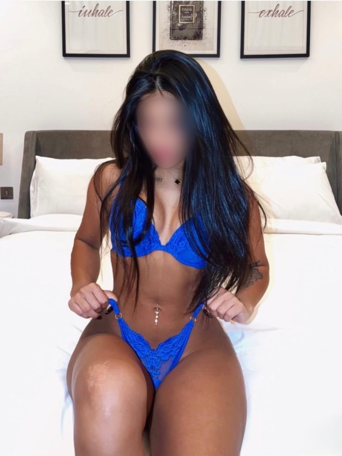 NOVEDAD COLOMBIANA MORENITA CALIENTE