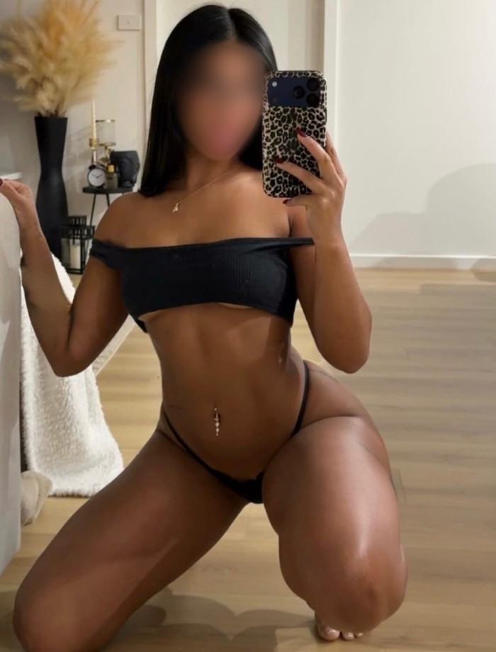 NOVEDAD COLOMBIANA MORENITA CALIENTE