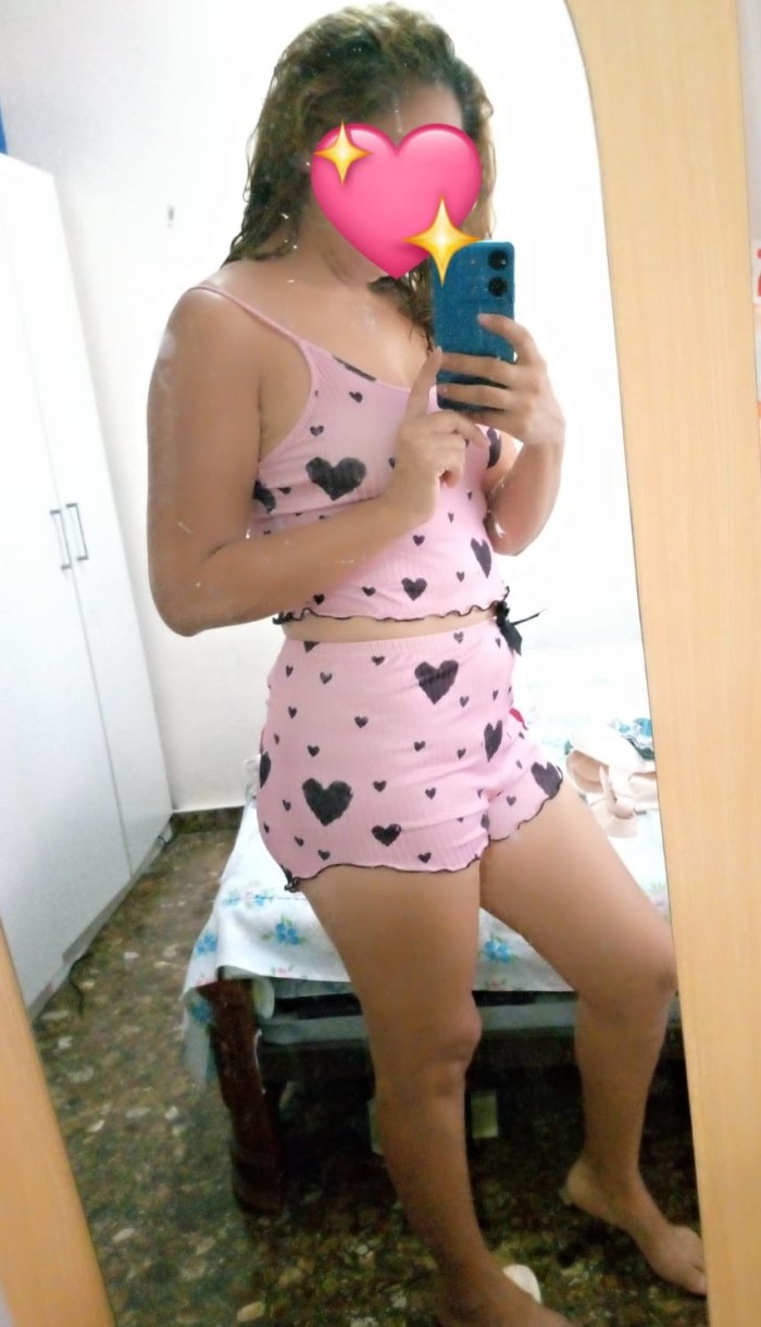 Paulina , medio española medio latina muy duce y..