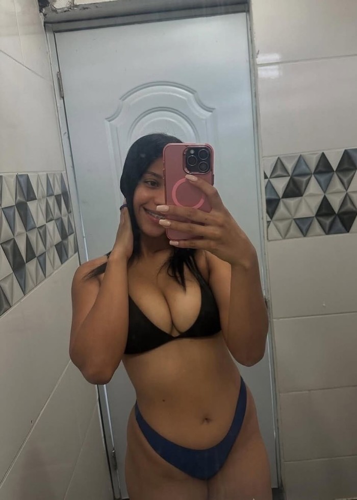 Sexy morena cariñosa besucona
