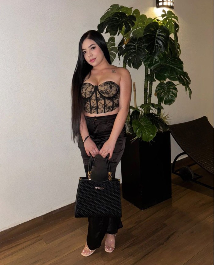 SERE TU ADICCION ENCANTADORA MUJER EXÓTICA ARDIE