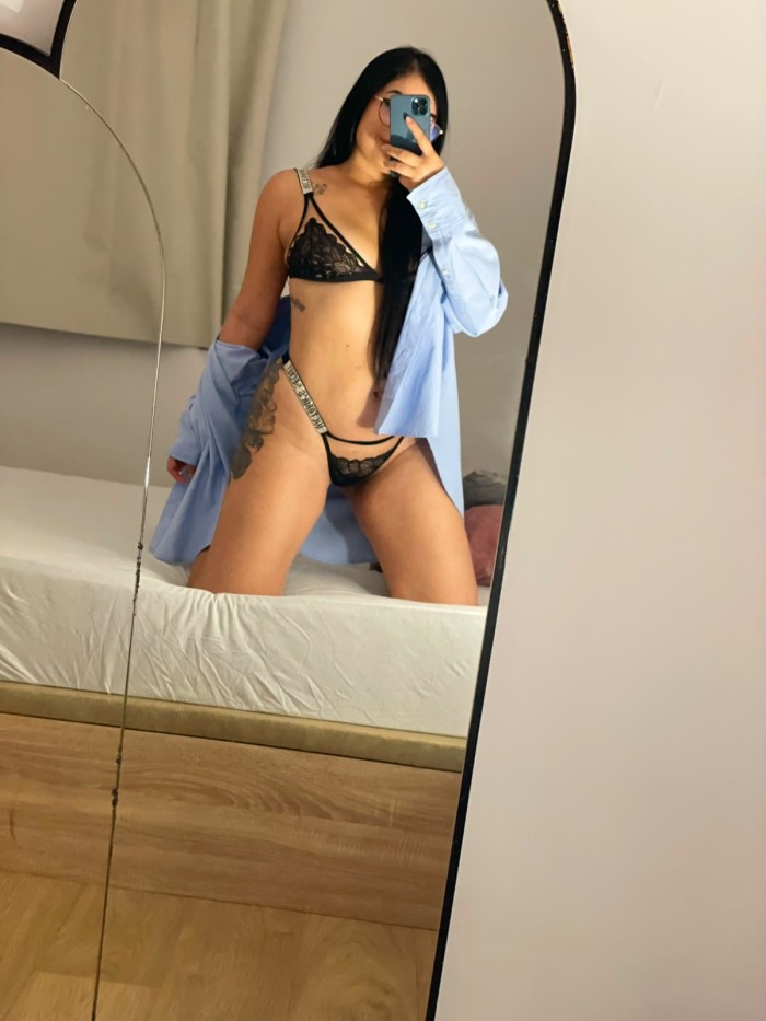 SERE TU ADICCION ENCANTADORA MUJER EXÓTICA ARDIE