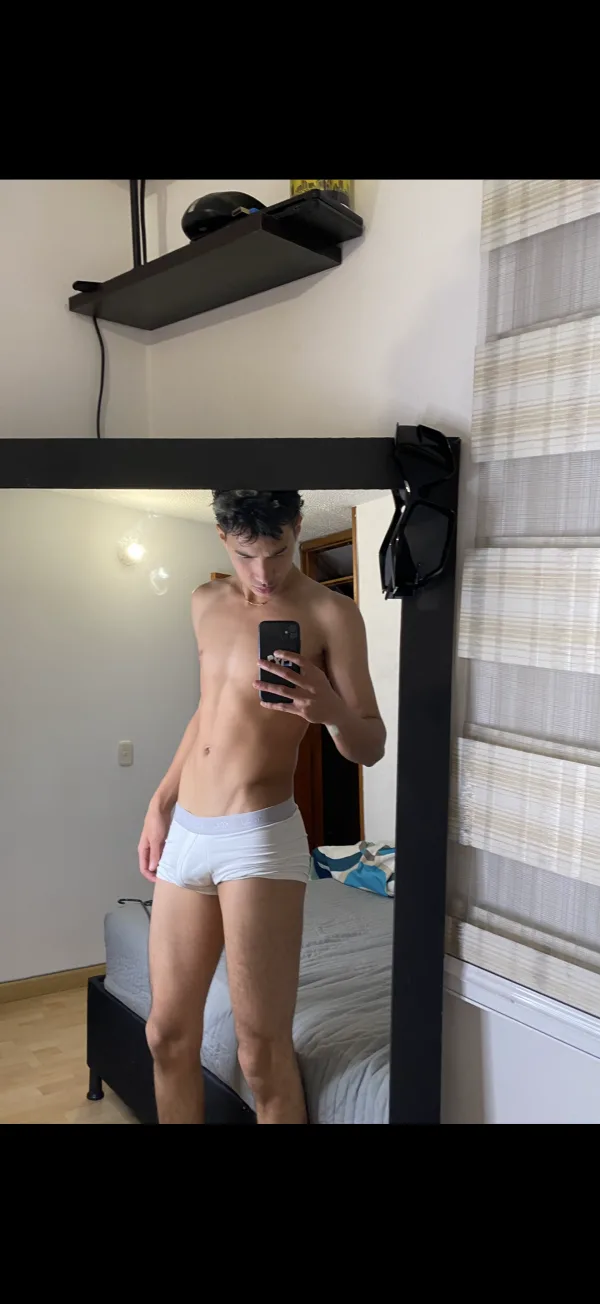 Joven venezolano guarro DOTADO