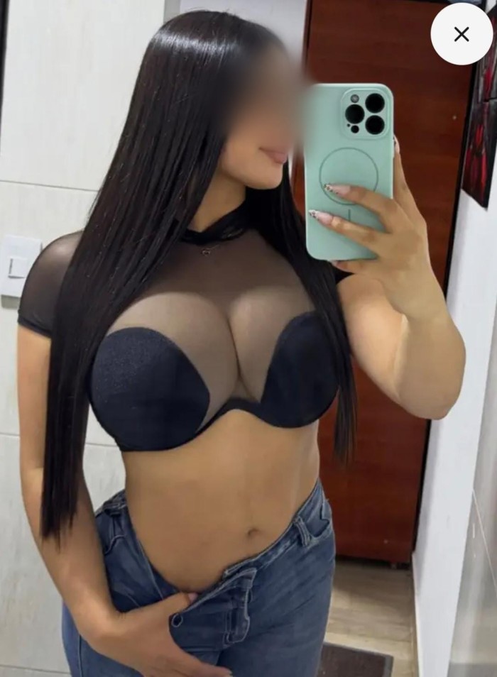 SOY UNA CHICA COMPLETA, CALIENTE, SEXY, COMPLACIEN