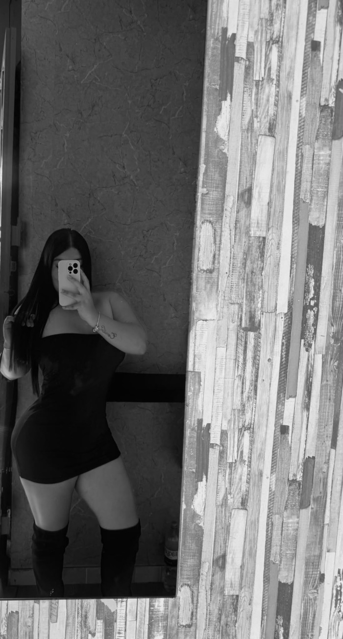 DULCE, DELICIOSA JOVENCITA  ALEGRE FIESTERA