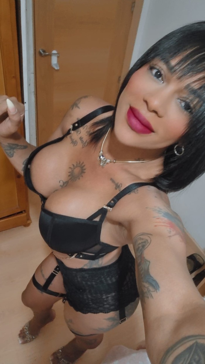 DONATELA TRANS SIEMPRE CACHONDA PARA GOZAR RICO