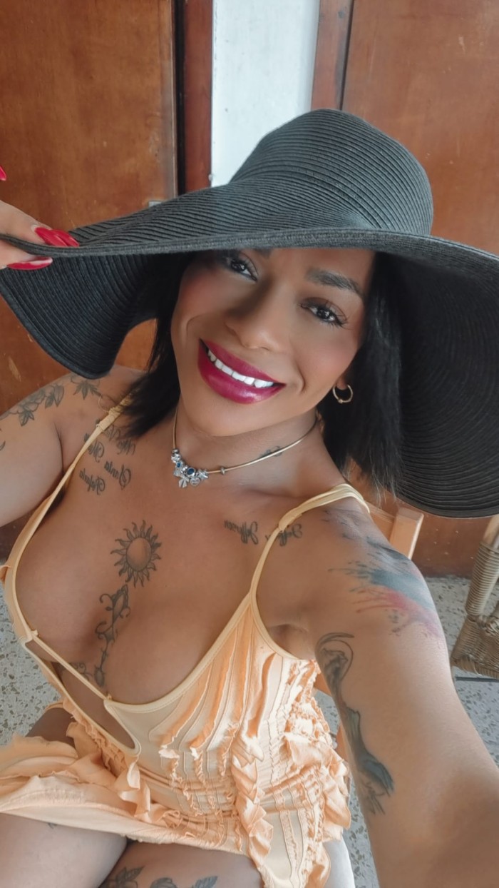 DONATELA TRANS SIEMPRE CACHONDA PARA GOZAR RICO