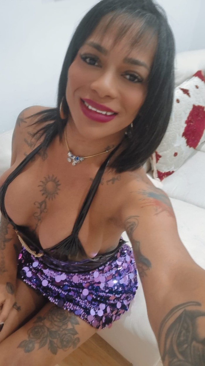 DONATELA TRANS SIEMPRE CACHONDA PARA GOZAR RICO