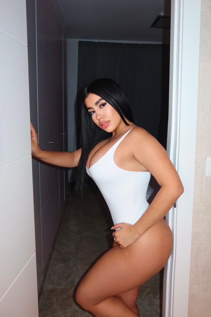 EN AGUADULCE DIOSA DEL PLACER CON RICO COÑO JUGOSO