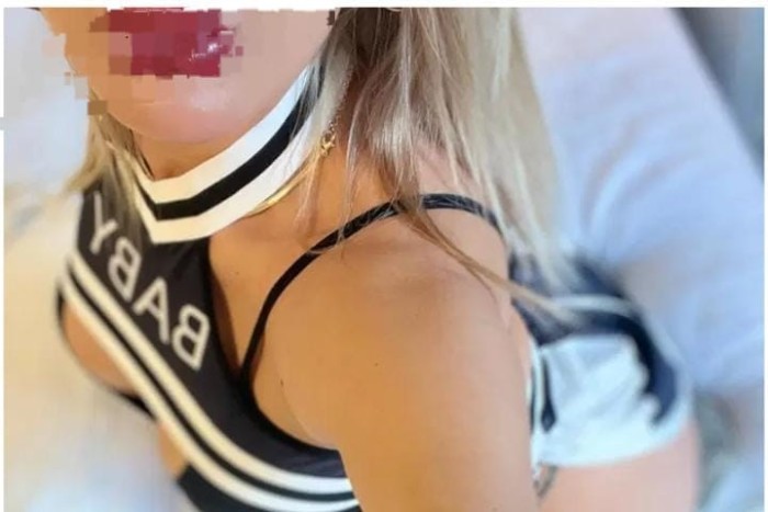 RUBIA CON TETAS DELICIOSAS VEN A FOLLARME