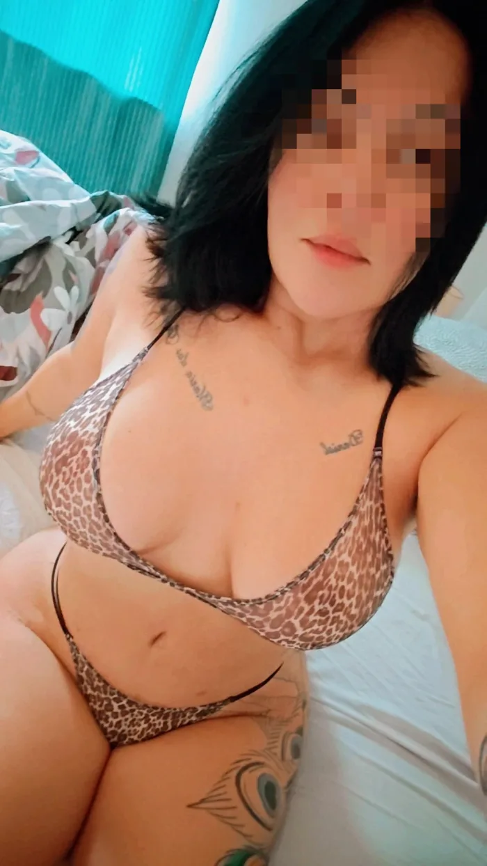 CACHONDA, FIESTERA, JUGUETONA Y ARDIENTE