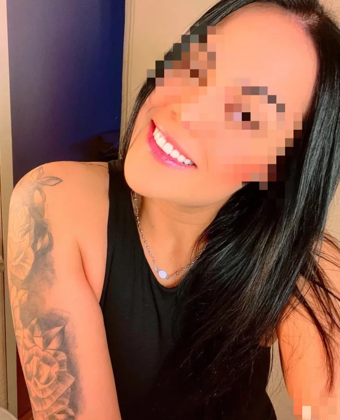 CACHONDA, FIESTERA, JUGUETONA Y ARDIENTE