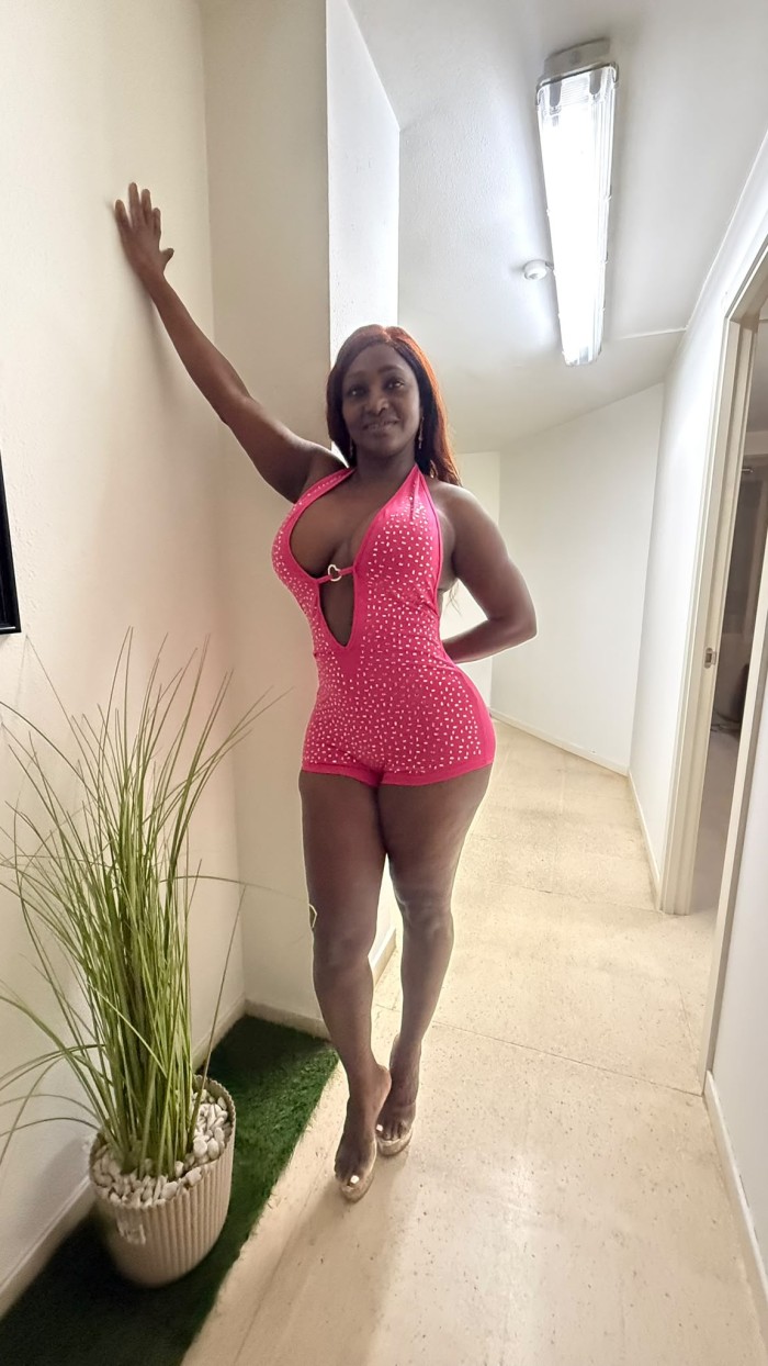 Morenaza sexy complaciente guapa dispuesta