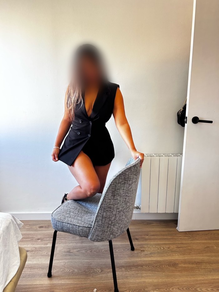 NATALY FIESTERA Y JUGUETONA NUEVA EN SITGES