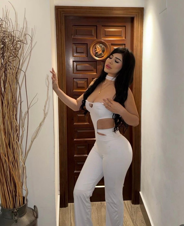 ARDIENTE JOVENCITA COLOMBIANA EN GIJON FIESTERA Y APASIONADA