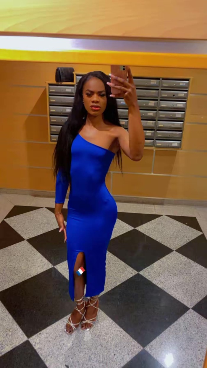 Novedad en Girona chica jovencita miembro Anaconda