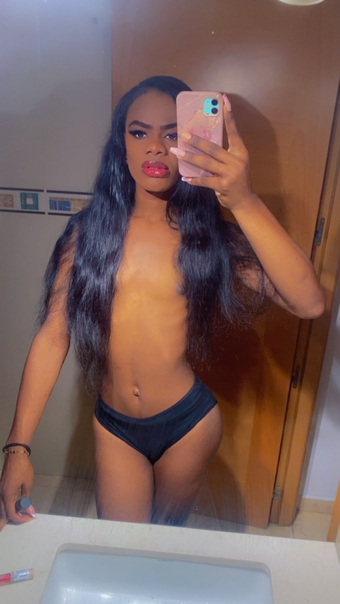 Novedad en Girona chica jovencita miembro Anaconda