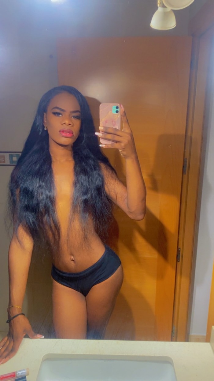 Novedad en Girona chica jovencita miembro Anaconda