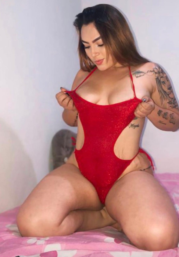 STEFY COLOMBIANA RECIÉN LLEGADA CON CURVAS DE INFA
